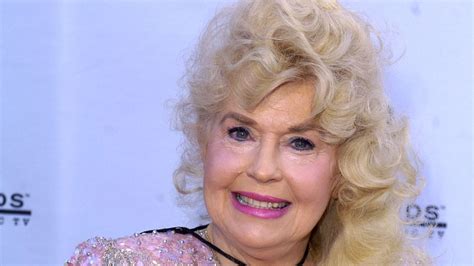 Donna Douglas, Elly May Clampett on 'Beverly Hillbillies,' Dies at 81