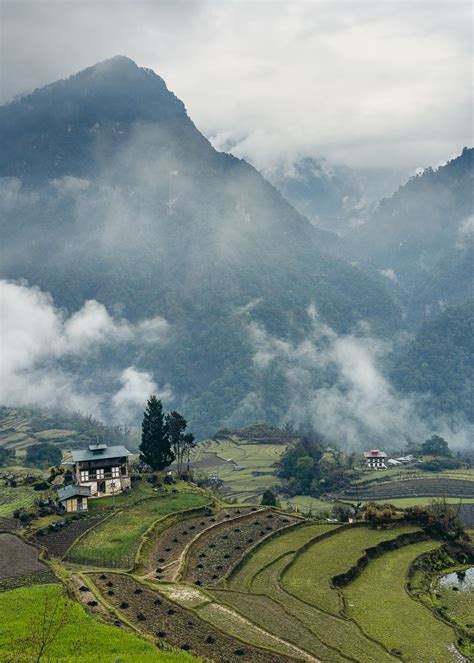 The Vivid Beauty of Bhutan – Nils Leonhardt