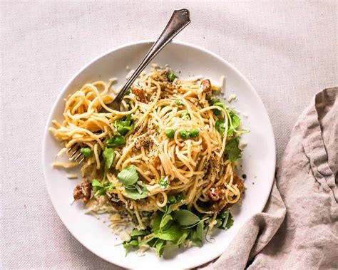 Pasta Carbonara with English Peas and Pea Tendrils – Murmurs of Ricotta