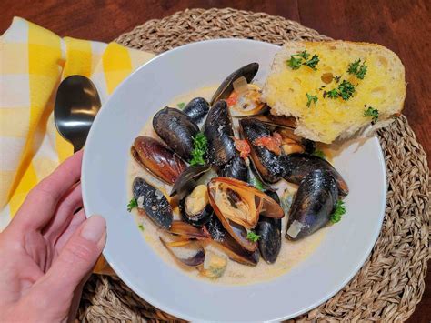 Mussels in Cream Sauce with White Wine and Jalapenos