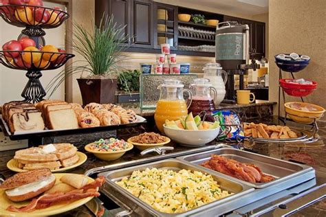 The Big Chicago 10: Fantastic Family-Friendly Hotels | Breakfast buffet table, Buffet food ...