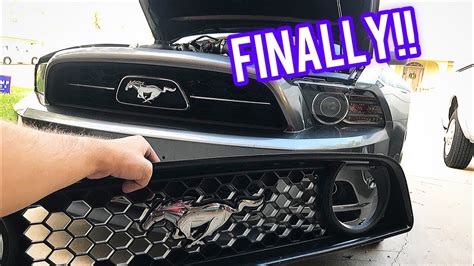 2010-2014 Mustang Grill Installation Tutorial (Mustang GT Grill With Fog Lights) / DIY - YouTube