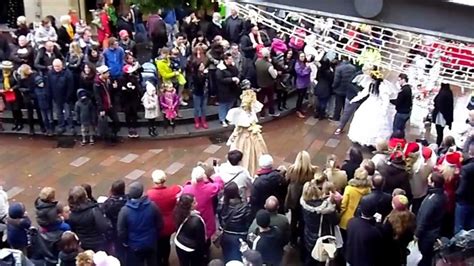 HAMLEYS SANTA PARADE GLASGOW - YouTube