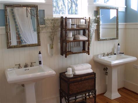 Colonial Bathrooms | HGTV