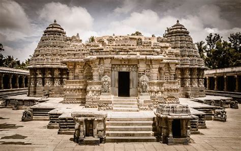 Temple at Somnathpur | Temple, Art and architecture, Paris skyline