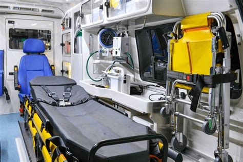 4,703 imágenes, fotos de stock, objetos en 3D y vectores sobre Ambulance interior | Shutterstock