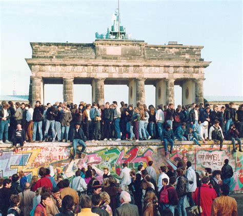 Berlin Wall | Definition, Length, & Facts | Britannica