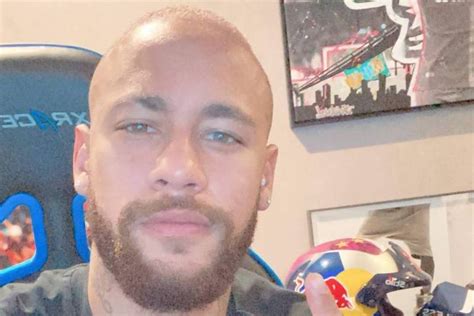 Neymar aparece careca e diz ter como referência de estilo David Beckham - Estereosom FM