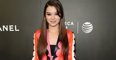 Hailee Steinfeld joining cast of "Pitch Perfect 2" - CBS News