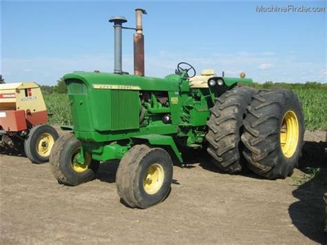 John Deere 4520