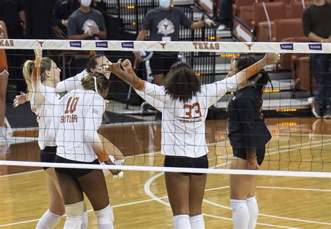 Photo gallery: Texas volleyball comes back to win, 3-2, over Baylor ...