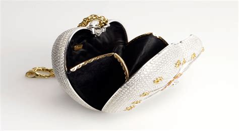 World's most expensive handbag: The Mouawad 1001 Nights Diamond Purse ...