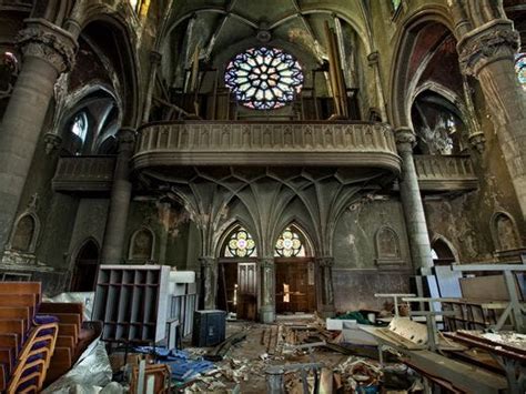 Abandoned churches left to decay around the USA