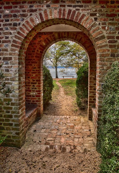 Visiting and Photographing the Plantations along the James River | Martin Belan