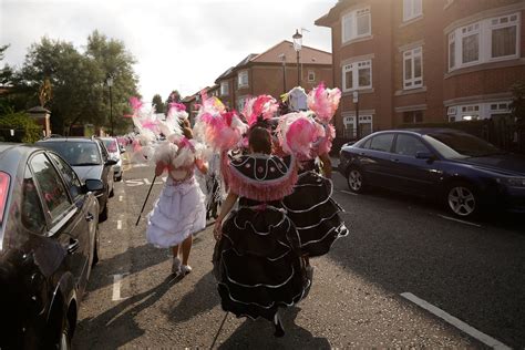 Colorful carnival in the UK - Photo 11 - CBS News