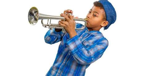 How to Hold a Trumpet Properly - Music Industry How To