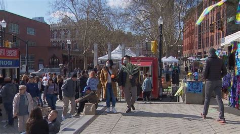 Portland Saturday Market season opener a success, visitors and vendors say