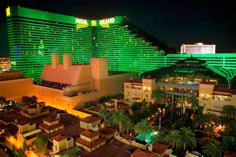 The 20 largest hotels in the world and six of the top ten are in Las Vegas | Daily Mail Online