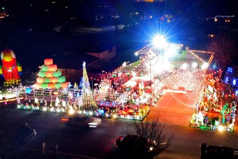 Famous Tinley Park Christmas Light Show With Over 200,000 Lights