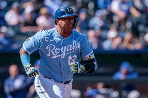 Salvador Perez, Royals chase another win over Giants