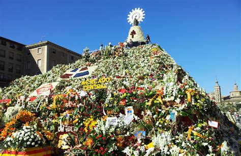 Ofrenda de Flores en las Fiestas del Pilar