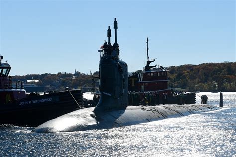 DVIDS - Images - USS North Dakota returns to homeport [Image 4 of 11]