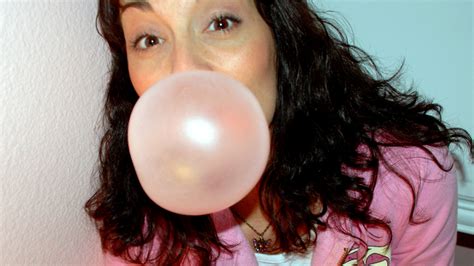 How large was the world’s largest bubblegum bubble? | QuizGriz