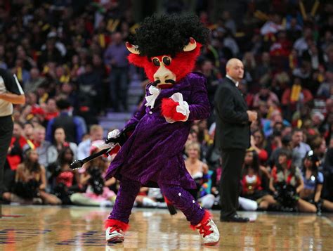 Chicago's Benny the Bull named NBA Mascot of the Year | theScore.com ...