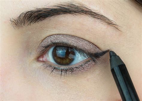 Cat Eye Look Simple Eyeliner at Irene Brady blog