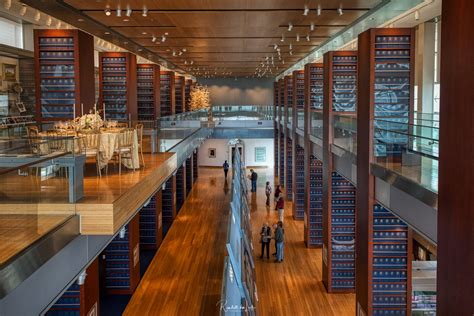 Main Gallery, William J. Clinton Presidential Library And Museum ...