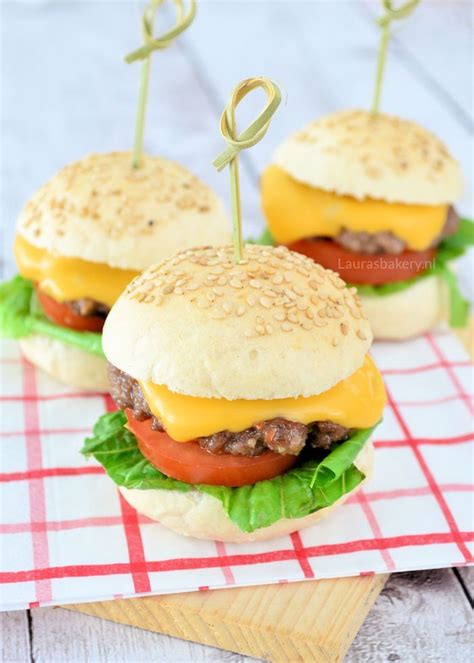 Mini cheeseburgers - Laura's Bakery