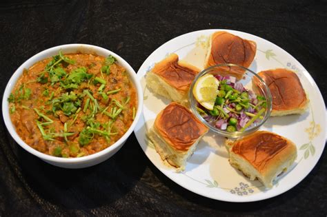 Paneer Pav bhaji/ Cheese Pav bhaji | Sowmia's Galley