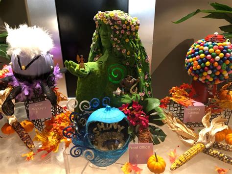 PHOTOS, VIDEO: Halloween 2019 Cast Member Pumpkin Decorating Contest at Disney's Contemporary ...