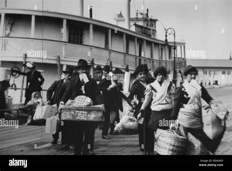 Immigrants ellis island boat hi-res stock photography and images - Alamy