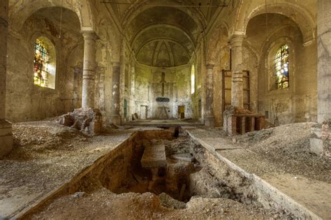 Urbex – Gravestone Church | Miso-Photography