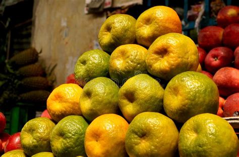 Farm Fresh Oranges for Sale Stock Photo - Image of farmer, healthy: 47736190