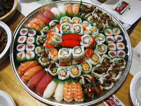 Maki platter Japanese Party, Japanese Food, Sashimi, Nigiri, Sushi Platter, Party Platters ...