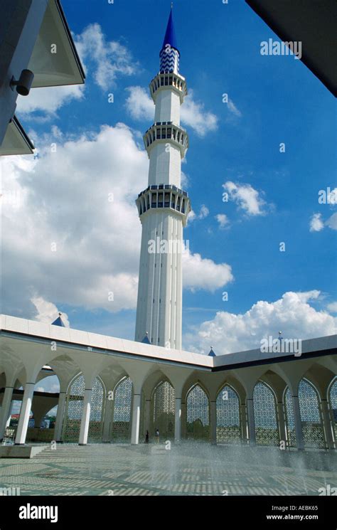 Sultan Abdul Aziz Mosque Malaysia Stock Photo - Alamy