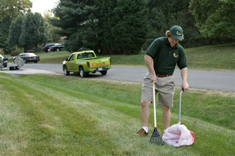 13 Awesome Reasons Why You Should Hire A Pooper Scooper Service | I Love Pets