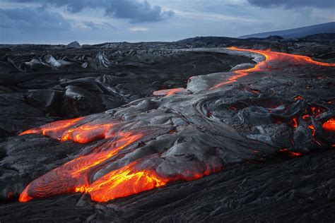 Surface lava flow at Hawaii Volcanoes National Park, Hawaii [OC ...