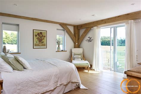 Oak framed home in Oxfordshire by Carpenter Oak Photos: Alistair ...