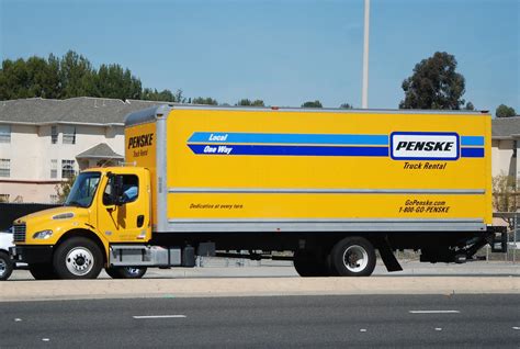 PENSKE TRUCK RENTAL - FREIGHTLINER BOX TRUCK - a photo on Flickriver