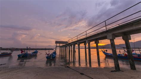 Timelapse Golden hour of sunset at fisherman village with traditional ...