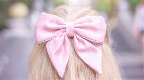 5 Perfectly Pretty Ways To Style Your Favorite Hair Bows