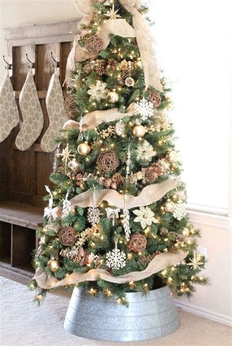 25 Cozy Rustic Christmas Tree Decor Ideas - Shelterness