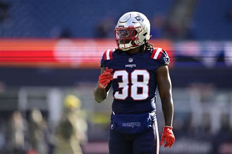 New Injury Update For Patriots Running Back Rhamondre Stevenson - The Spun