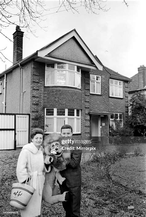 Terry Hall with Lenny the Lion seen here at home. 1960. News Photo - Getty Images