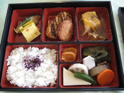 Let's Learn Japanese 日本語を勉強しましょう: Bento Boxes: An exquisite choice when you visit Japan