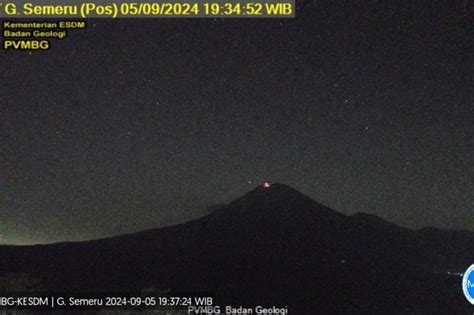 Gunung Semeru Erupsi Tinggi 400 Meter, Warga Diimbau Waspada