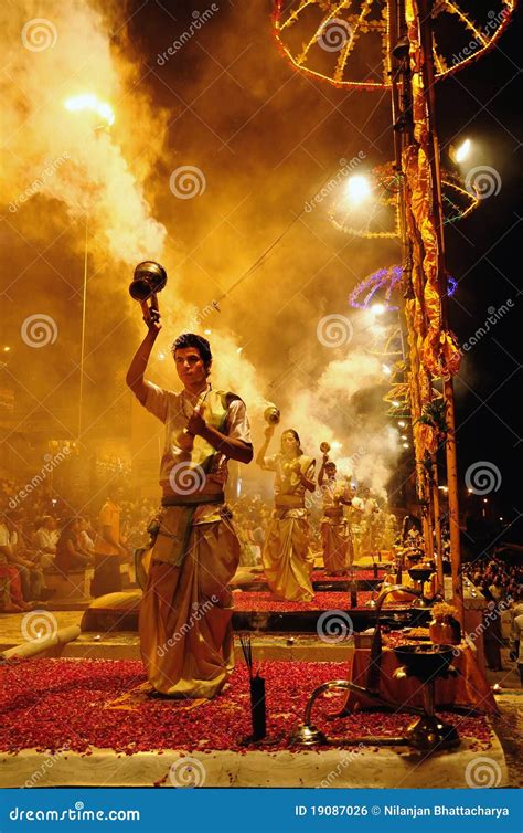 Ganga Aarti at Varanasi editorial photo. Image of perform - 19087026